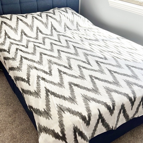 Two Twins Duvet Chevron-motif bedding from Dwell, West Elm - Picture 10 of 15
